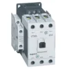 Contactor LEGRAND seria CTX³ – Serie: CTX³ 65 | Curent nominal (In): 65A | Compozitie contact auxiliar: 2xNO + 2xNC | Tensiune de izolatie (Ui): 1000V AC | Conexiune electrica: cleme tunel - 416176